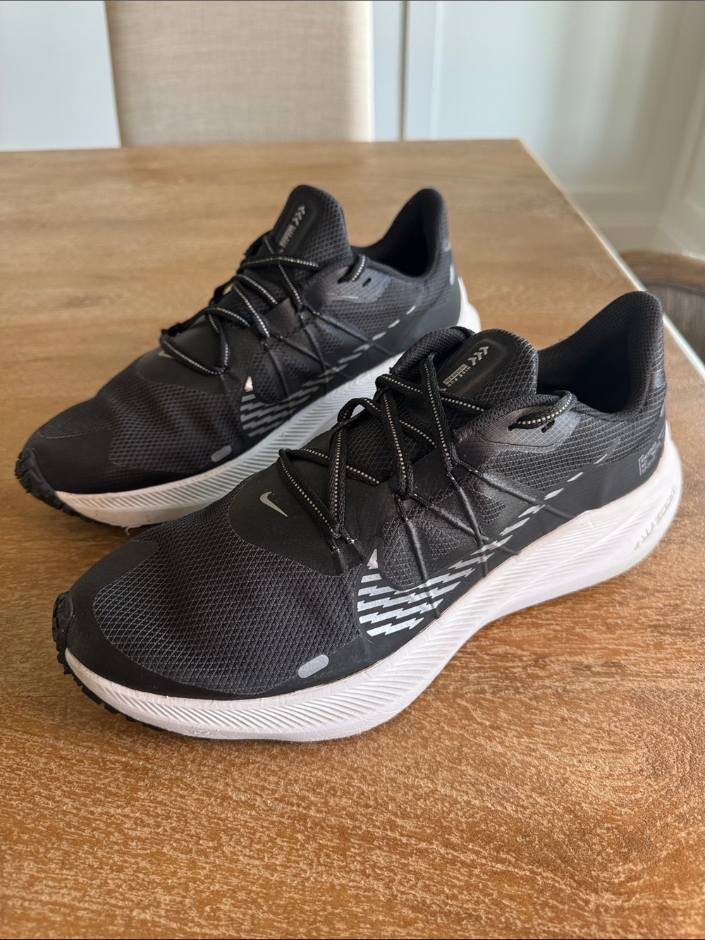 NIKE WOMENS WINFLO 7 SHIELD RUNNING SHOES size 10 amazing condition